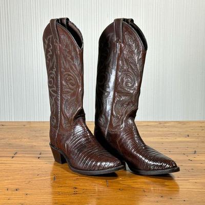JUSTIN LADIES LIZARD WESTERN BOOTS | Ladies, you need not a lasso to rope in the style with these designer two-steps! Size: Fits 6.5 - 7...