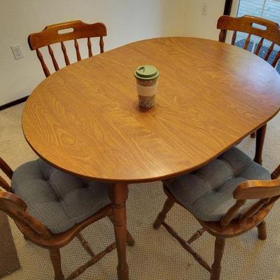 Windsor dining set with extending leaf (can be round or oval). Dimensions: 4' x 3' x 28