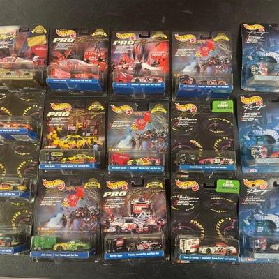 Lot of 16 Hot Wheels NASCAR PIT CREW Sets 