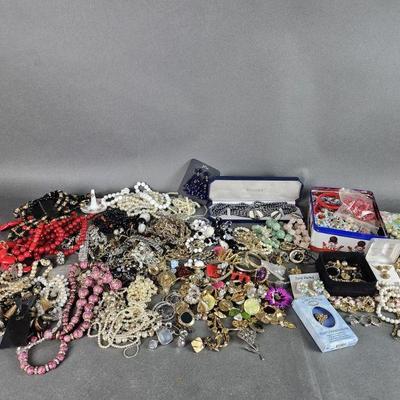 Lot 102 | Large Lot of Costume Jewelry
