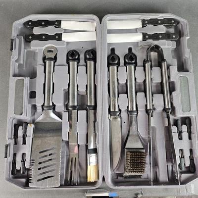 Lot 433 | 18 Pc Grilling Tool Set with Case
