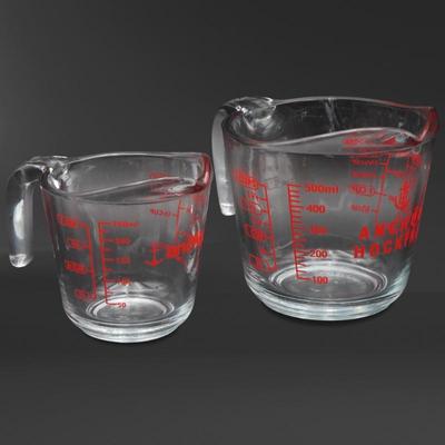 Pair of Anchor Hocking Measuring Cups