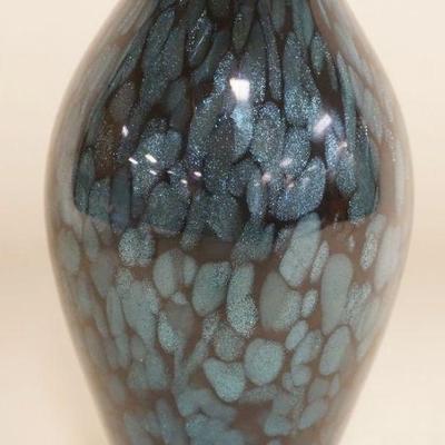1121	CONTEMPORARY ART GLASS VASE, APPROXIMATELY 8 IN H
