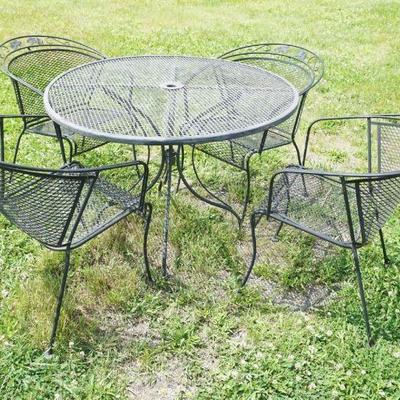 1240	METAL PATIO SET INCLUDING 42 IN ROUND TABLE WITH 4 CHAIRS
