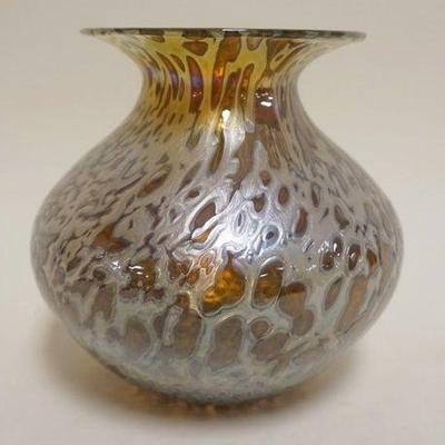 1120	CONTEMPORARY ART GLASS IRIDISED VASE, ARTIST SIGNED ON BASE, APPROXIMATELY 6 1/2 IN H
