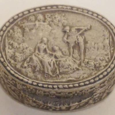 1047	ANTIQUE MINIATURE SILVER HINGED BOX, APPROXIMATELY 1 1/4 IN X 1 IN X 1/2 IN HIGH

