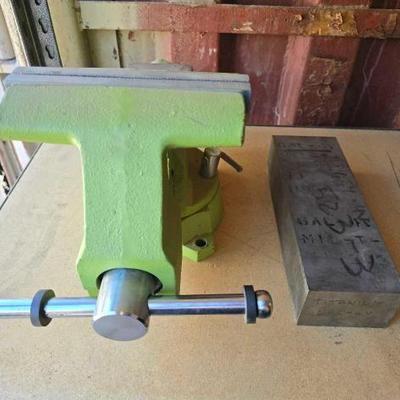 #6004 • Wilton Vise with Pipe Jaws & Titanium Bar
