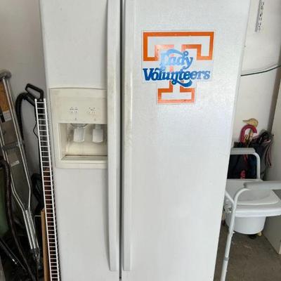 Whirlpool side by side fridge/freezer with water/ice dispenser