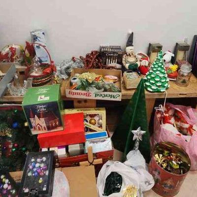 MPS083 - Xtra-Large Lot Holiday Decorations 