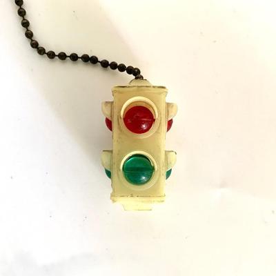 Vtg. plastic traffic light lamp switch pull chain - glows in the dark