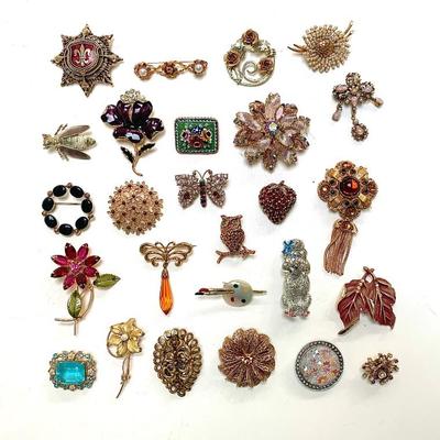 Chunky costume brooches, some signed