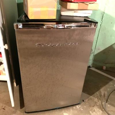 Apartment size refrigerator