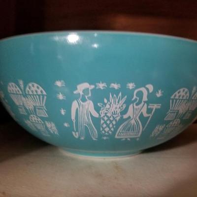 Pyrex Amish Butterprint nested bowls - set of 4