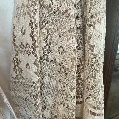 LACE TABLECLOTH