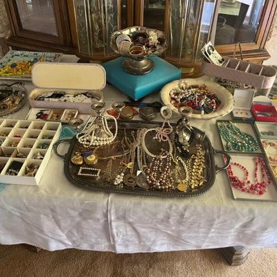 
VINTAGE COSTUME JEWELRY