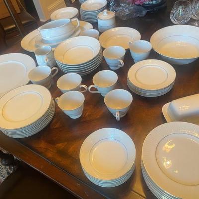 66 piece Brentwood White Lace YTK Japan