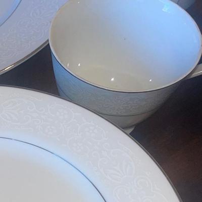 66 piece Brentwood White Lace YTK Japan