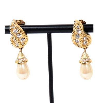 Beautiful Vintage Chi Dior Clip On Pearl Earrings