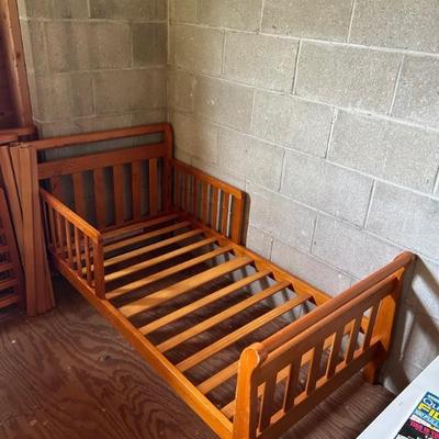 Toddler bed