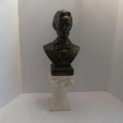 Vintage Ceramic Abraham Lincoln Inscribed "C.B. 5-72 on Column Pedestal