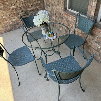 Beautiful vintage wrought iron patio set