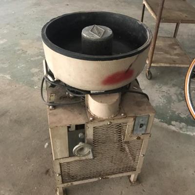 Vibrating parts finisher 
