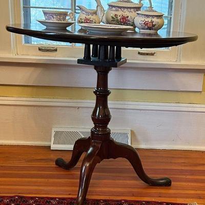 1800s Mahogany Tilt Top Table with Queen Anne Legs