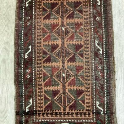 TOSH354 Handwoven Rug #6	This small rug is approximately 32