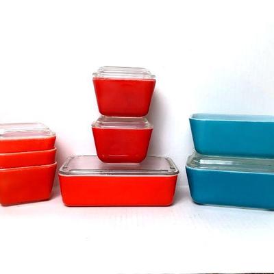 DILA205 Vintage Pyrex Refrigerator Dishes	7pc Pyrex Refrigerator dishes, 5 pieces are the red color with 3 of them having lids. 2 are the...