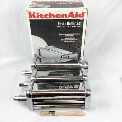 DILA346 Kitchen Aid Pasta Roller Set	These are attachments for a Kitchen Aid Stand Mixer.  The 3 attachments include rollers for lasagna,...