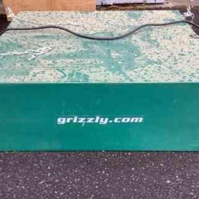TOSH307 Grizzly Heavy Duty Hanging Air Filter	Needs a good dusting. Comes in original box.
