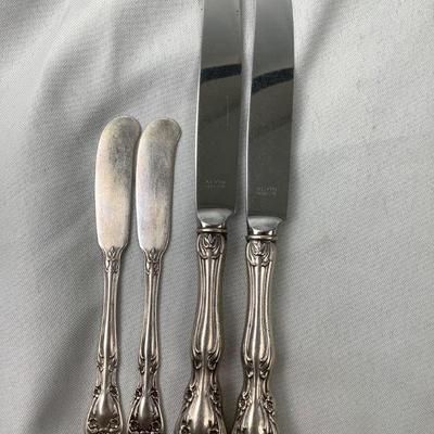 FLRO323 Vintage Alvin Chateau Rose Sterling Knives	Lot includes 2 butter and 2 dinner knives.

