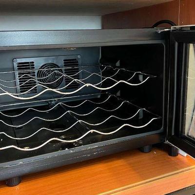KKV156- Black & Decker 8 Bottle Capacity Wine Cellar
