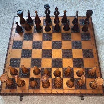 KKV071 Engraved Wooden Chess Set with Board