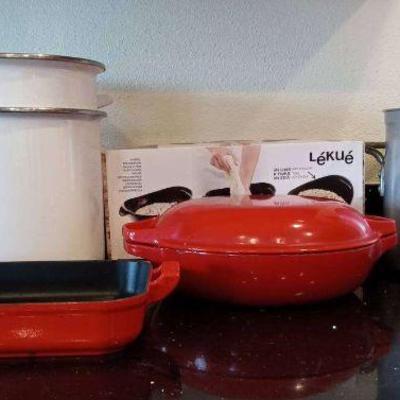 KKV142- Various Pots & Silicone Bread Maker