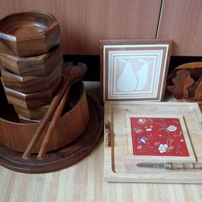 KKV104- Assorted Wooden Severing Ware & Kitchen Decor