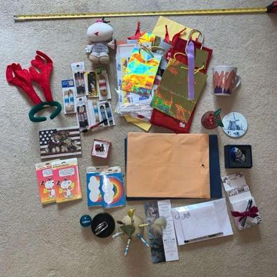 KKV172 Mystery Lot of Festive Arts & Crafts