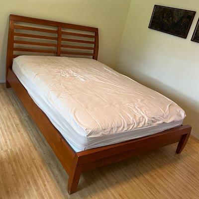 KKV014 Queen Size Wooden Bed Frame & Mattress 