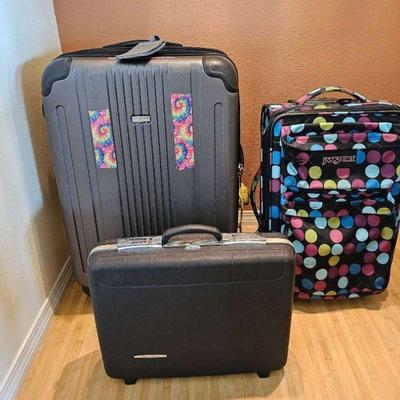 KKV065-Lot Of Luggage