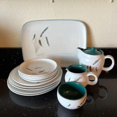 KKV110- Various Vintage Denby Green Wheat Serveware & Kayson Gooden Rhapsody Dining Plates