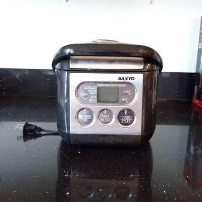 KKV043- Sanyo Electric Rice Cooker