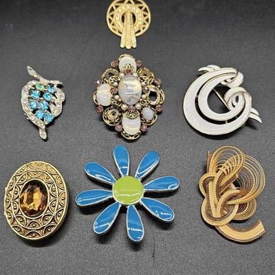 Selection of (mostly vintage) Brooches