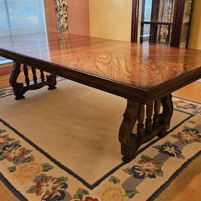 Elegant Dining Table w/ Table Pads