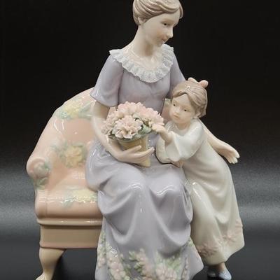 Lladro-Style Mother & Daughter Porcelain Figurine - Unmarked (not authentic)