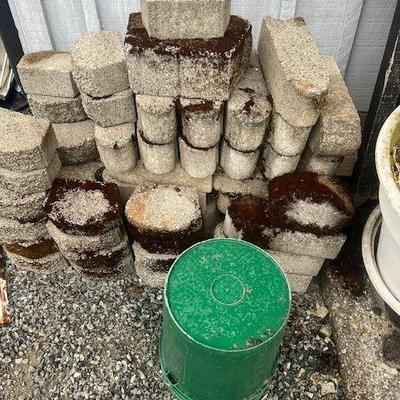 Wall / landscaping bricks