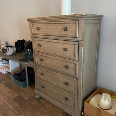 Dresser 
