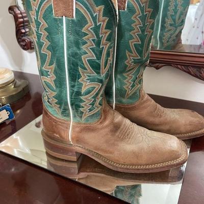 Like new boots 