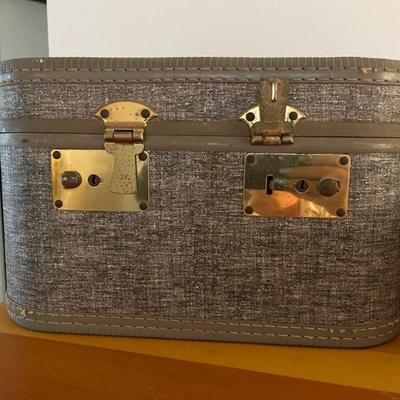 1950’s makeup train case 