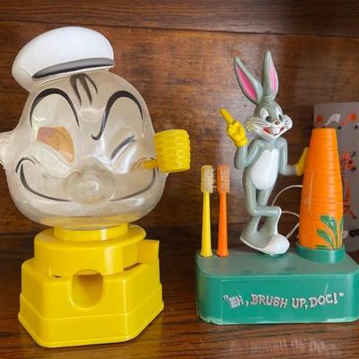 Vintage collectible pieces 