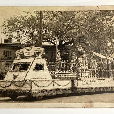 WWII-era Hartford National Bank parade float